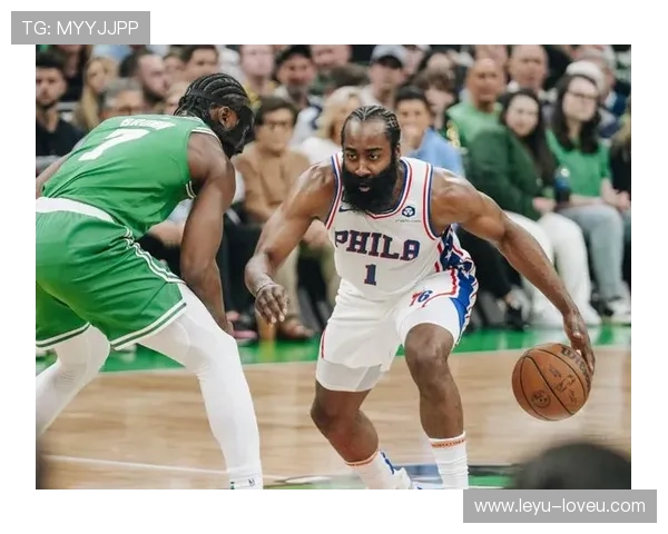 哈利伯顿靠挡拆组织制造错位，较上季提高队友三分效率