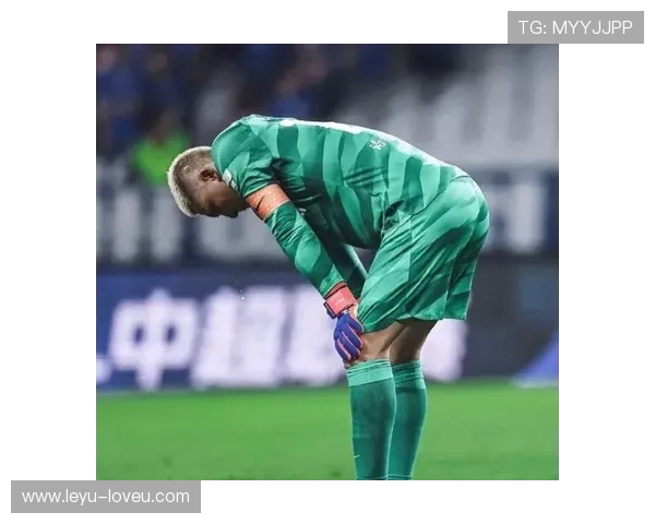 坠球规则解析：比赛中断后如何正确判罚及常见误区揭秘