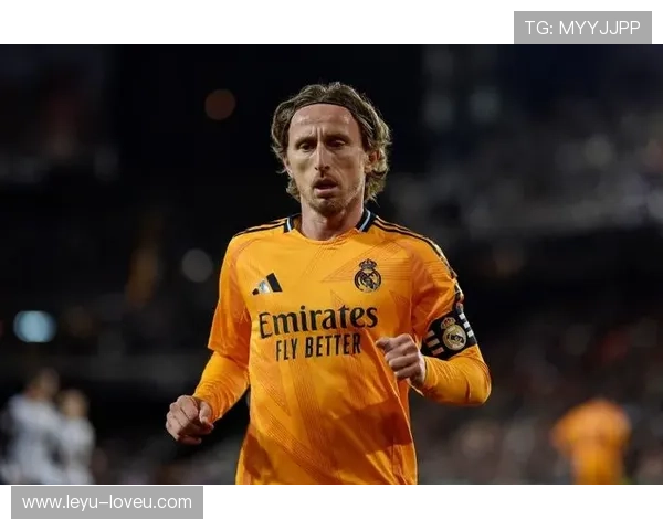 莫德里奇从顶级中场到金球奖得主的历史级跃升解析