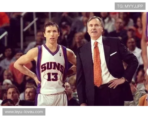 纳什利用挡拆制造错位并以顶级视野主导全队进攻节奏